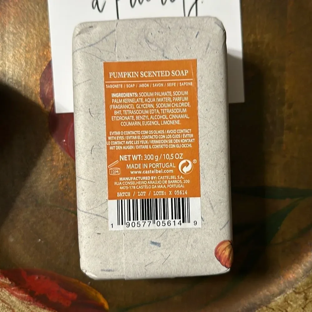 CASTELBEL LIMITED EDITION Autumn Leaves & Pumpkins Please Scented Soap Bars 2pk